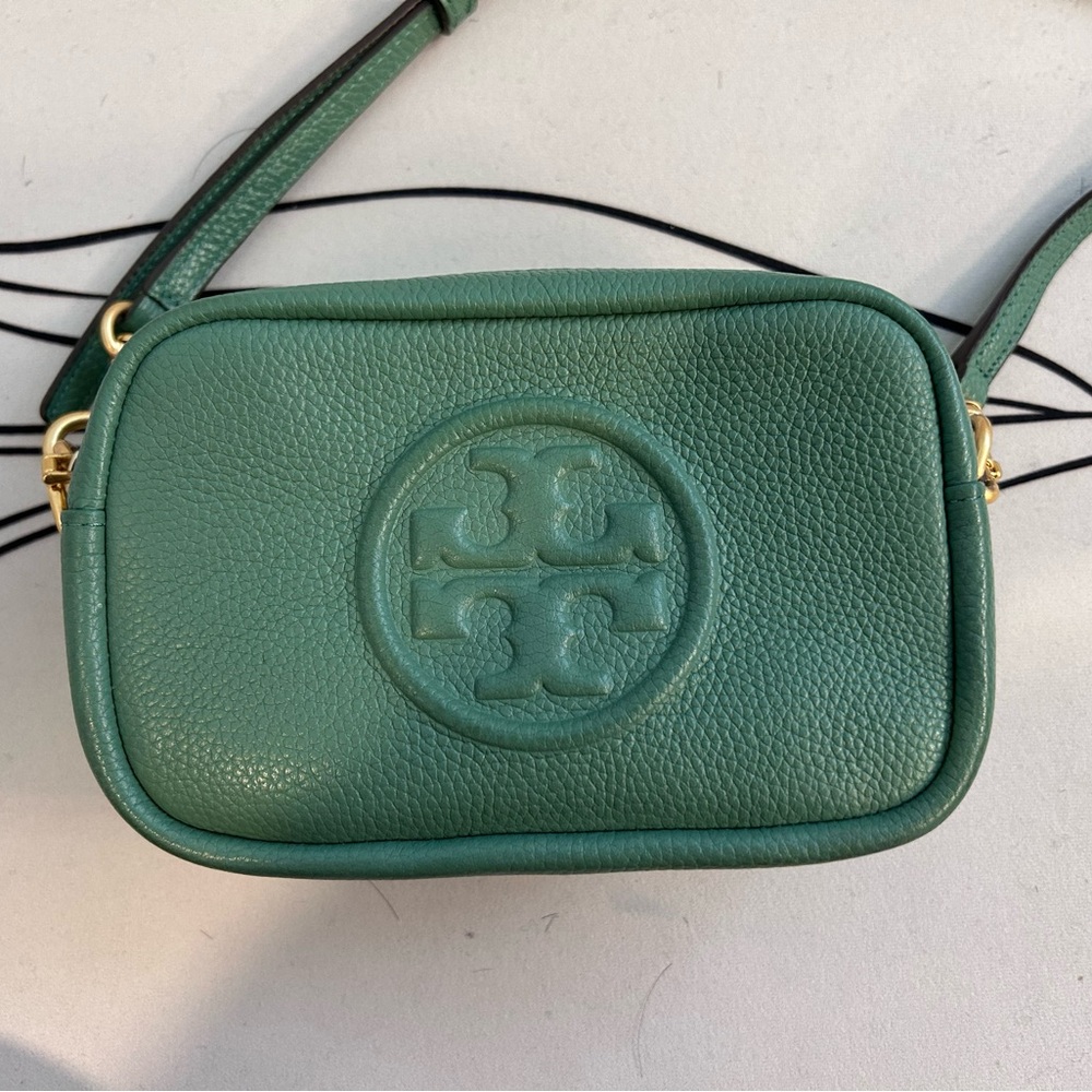 Tory Burch 	
PERRY BOMBE MINI BAG